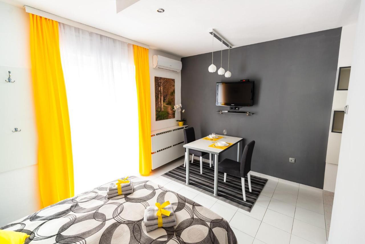 Black & Yellow Centrally Located Studio Novi Sad Exterior foto